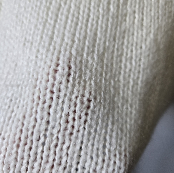 CEZELE "ROCK" Cream Wool Blend Knit Realxed Fit V Neck Sweater. Size Medium - Picture 7 of 14